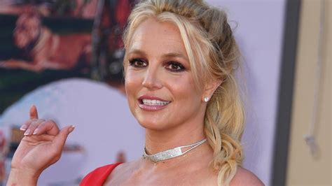 Britney Spears' odd knife dance prompts welfare check: report